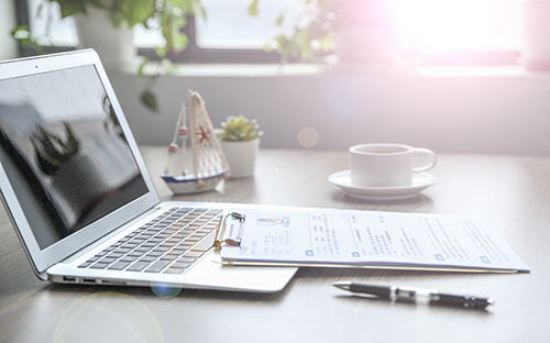 貴州成人高考本科和統(tǒng)招待遇一樣嗎？