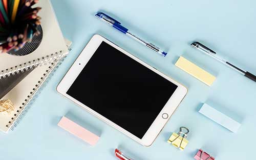 成人高考一年可以參加幾次？考上后需要去學(xué)校上課嗎？