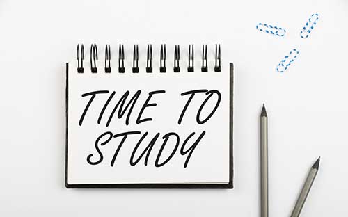 自考申請(qǐng)?？飘厴I(yè)證需要什么條件？需要準(zhǔn)備什么材料？