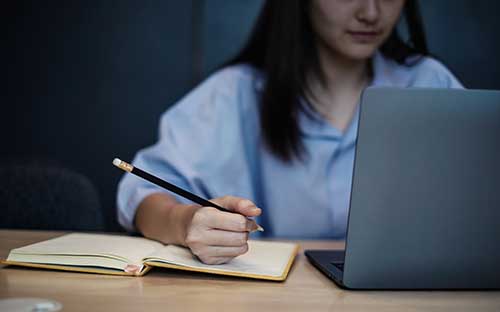 自考跟成人高考有什么不同？哪個好？