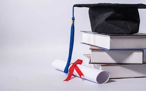 云南省成人高考報(bào)名費(fèi)多少錢？考哪幾門？