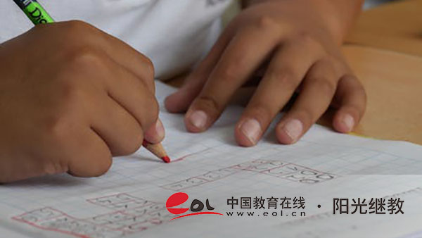 自考每次可以報考幾門科目？需要現(xiàn)場審核嗎？