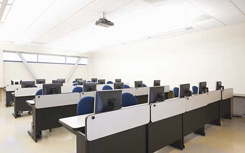 阿克蘇地區(qū)學(xué)歷提升怎么找輔導(dǎo)班？自考學(xué)歷的作用有哪些？