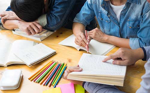 臨安成人高考資格審核應(yīng)注意什么？報(bào)名在哪查學(xué)校專業(yè)代碼？