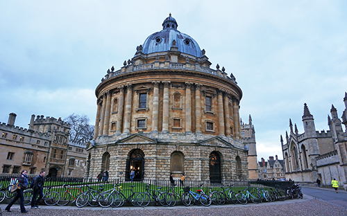 英國留學大學生帶多少英鎊？英國留學本科要求