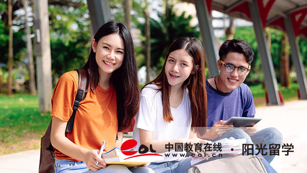 英國時尚傳播專業(yè)研究生留學(xué)如何申請 英國時尚傳播專業(yè)研究生留學(xué)如何申請