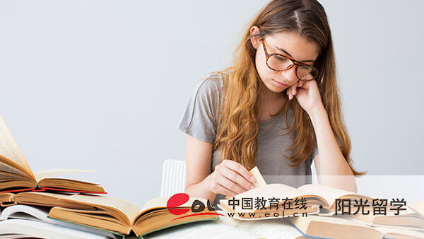 英國實驗藝術(shù)專業(yè)本科留學費用是多少錢