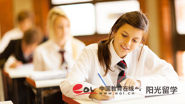 英國時尚管理專業(yè)本科留學(xué)費(fèi)用是多少錢