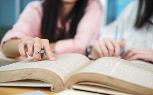 英語專業(yè)自考怎么報名？要考哪些科目？
